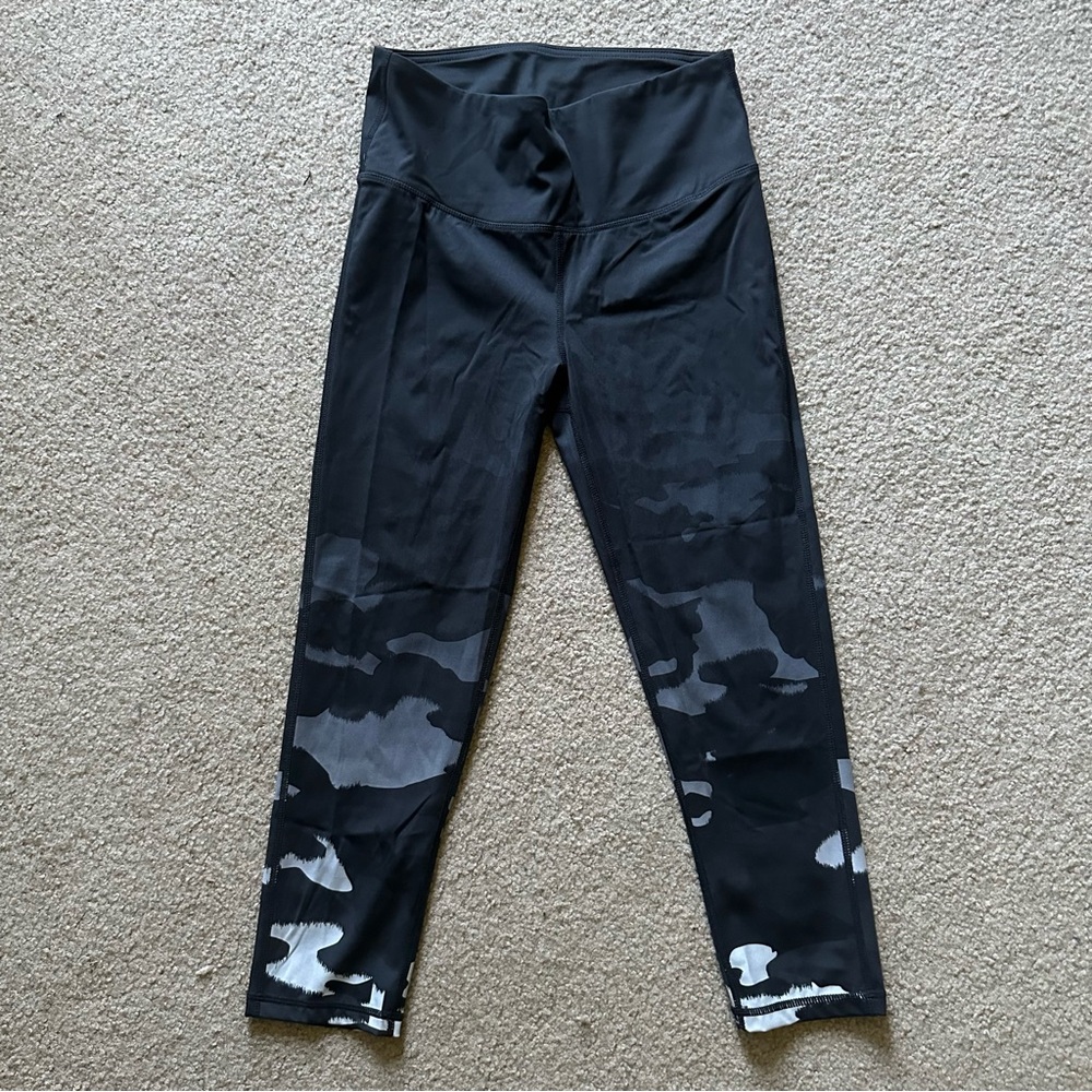 Mono B Black and Gray Ombré Camo Capri Leggings